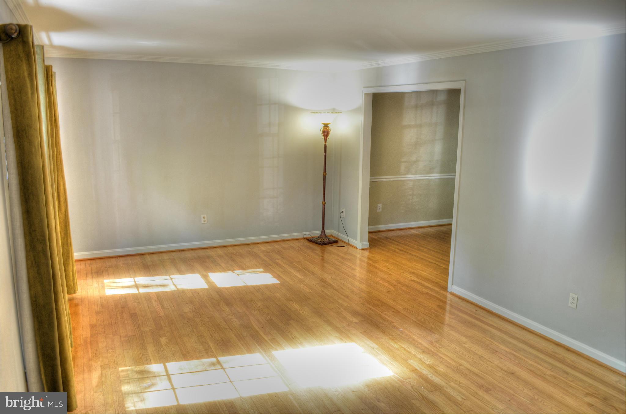 2528 Pinoak Lane Reston, VA 20191 - Photo 6 of 15 Living Room