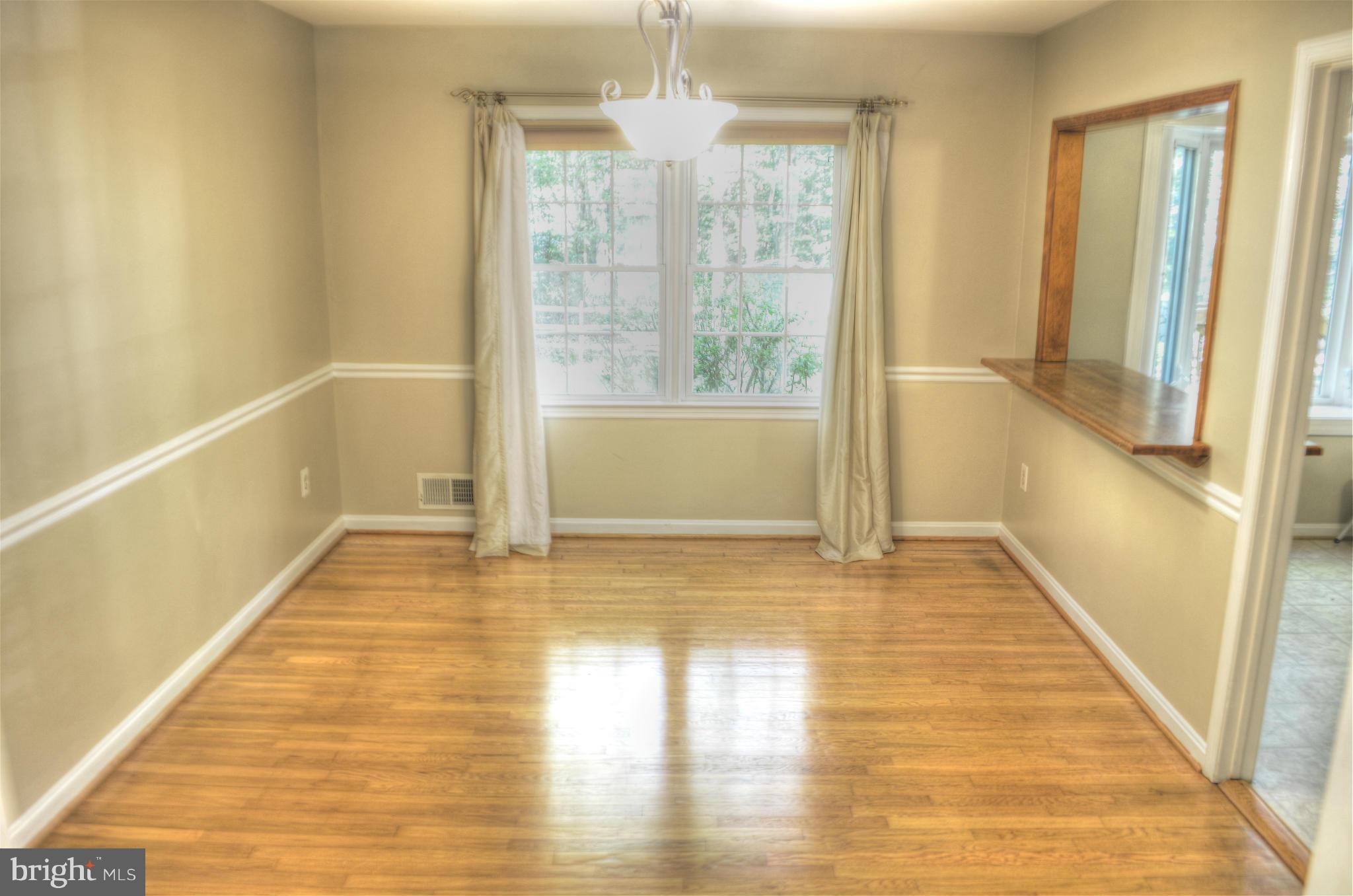 2528 Pinoak Lane Reston, VA 20191 - Photo 7 of 15 Dining Room