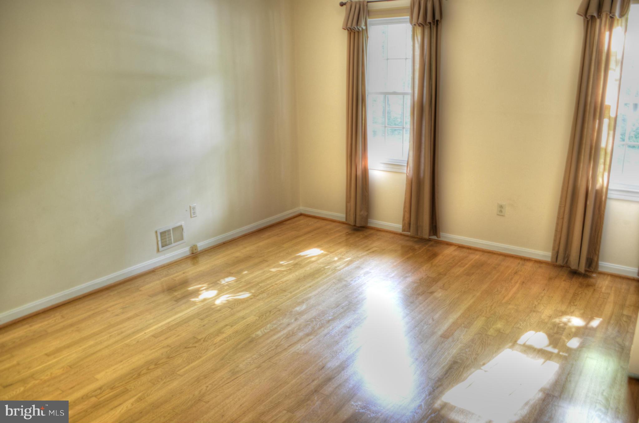 2528 Pinoak Lane Reston, VA 20191 - Photo 9 of 15 Bedroom