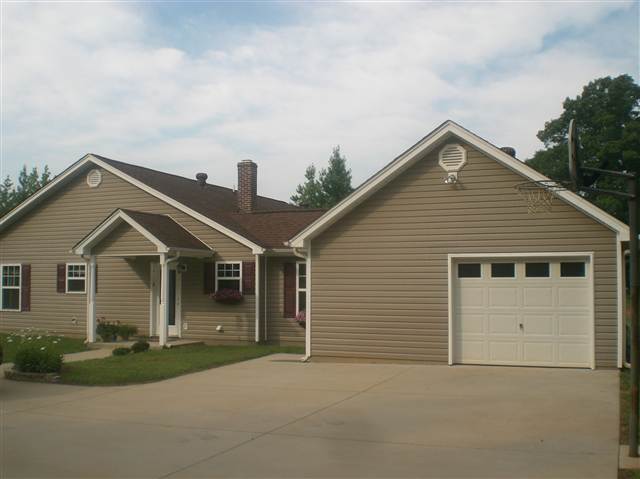 341 Perry Road Greer, SC 29651 - Photo 4 of 7 Gallery Image 4