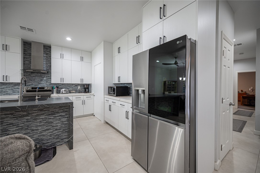 441 Belville Road Pahrump, NV 89048 - Photo 10 of 44 A well-appointed kitchen showcasing contemporary design and optimal functionality.