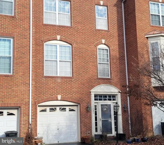 $735,000 | 13082 Park Crescent Circle, Herndon, VA 20171