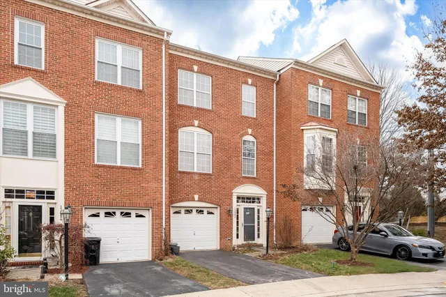 $735,000 | 13082 Park Crescent Circle, Herndon, VA 20171