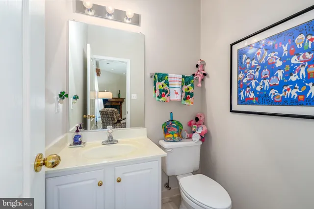 $735,000 | 13082 Park Crescent Circle, Herndon, VA 20171