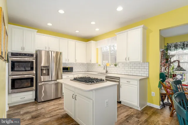 $735,000 | 13082 Park Crescent Circle, Herndon, VA 20171