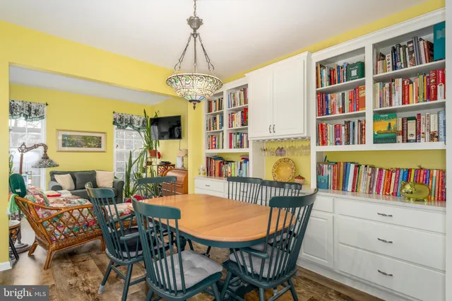 $735,000 | 13082 Park Crescent Circle, Herndon, VA 20171