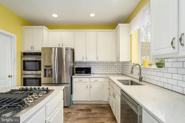 $735,000 | 13082 Park Crescent Circle, Herndon, VA 20171