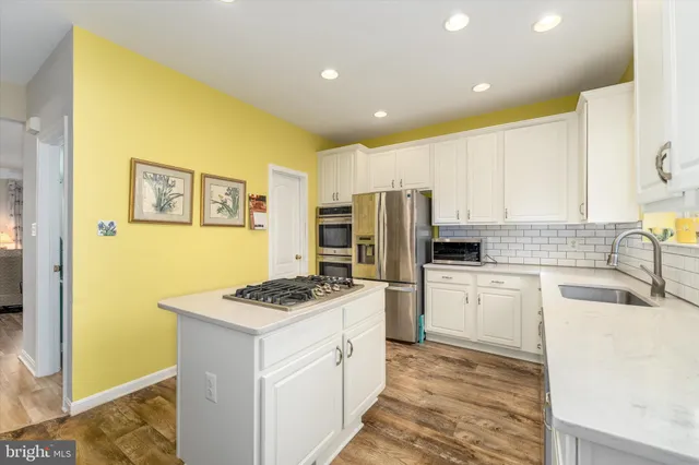 $735,000 | 13082 Park Crescent Circle, Herndon, VA 20171
