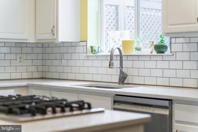 $735,000 | 13082 Park Crescent Circle, Herndon, VA 20171