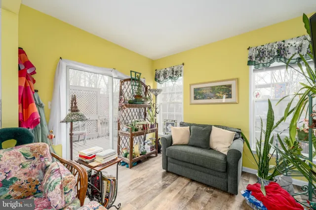 $735,000 | 13082 Park Crescent Circle, Herndon, VA 20171