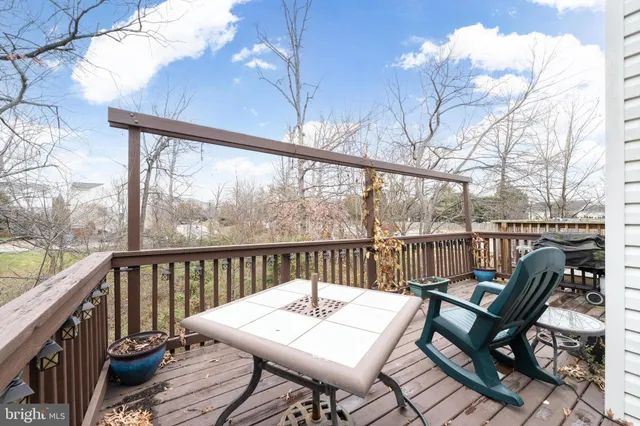 $735,000 | 13082 Park Crescent Circle, Herndon, VA 20171