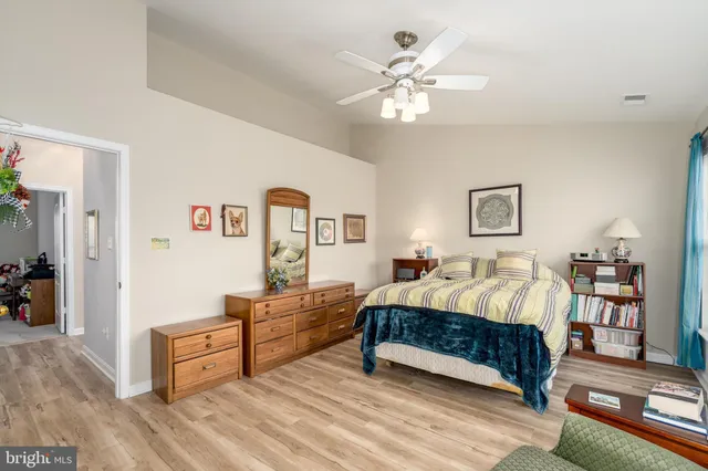 $735,000 | 13082 Park Crescent Circle, Herndon, VA 20171