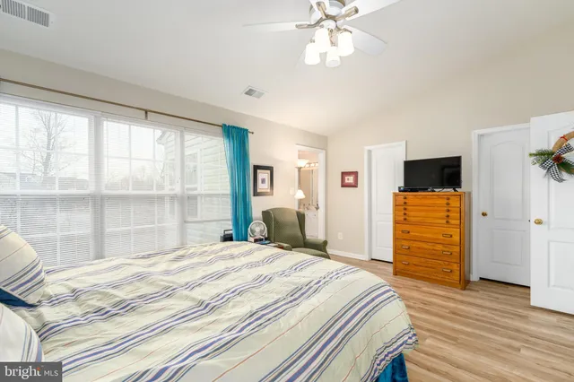 $735,000 | 13082 Park Crescent Circle, Herndon, VA 20171