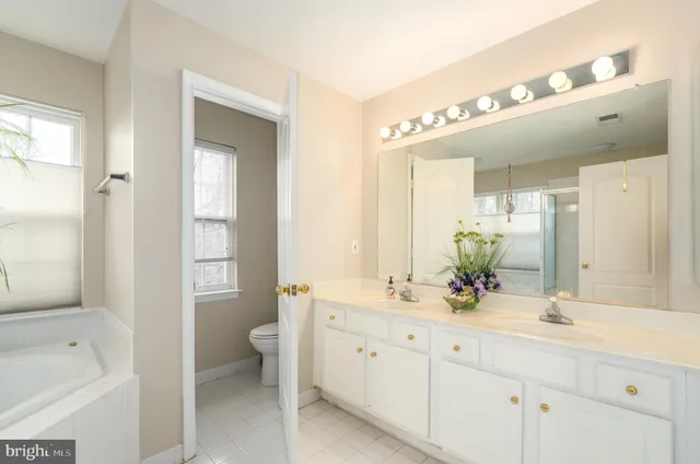 $735,000 | 13082 Park Crescent Circle, Herndon, VA 20171