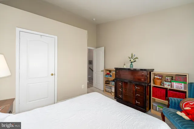 $735,000 | 13082 Park Crescent Circle, Herndon, VA 20171