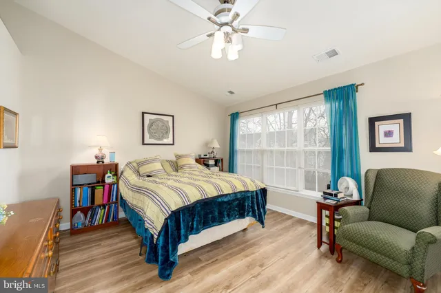 $735,000 | 13082 Park Crescent Circle, Herndon, VA 20171