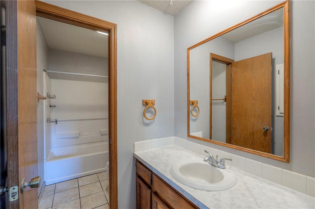 2218 Liberty Landing Road Liberty, MO 64068 - Photo 23 of 35