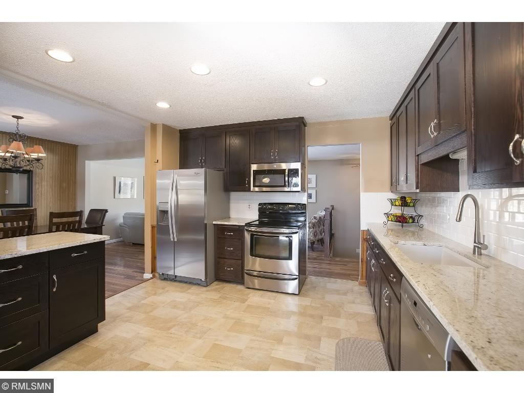 7661 Heritage Road Eden Prairie, MN 55346 - Photo 11 of 24