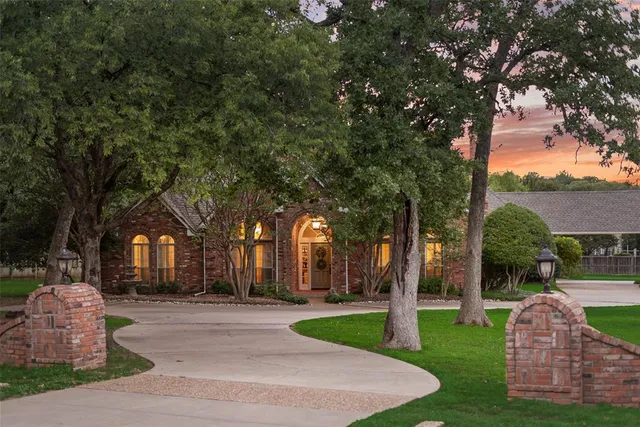 $920,000 | 190 Fawn Hollow Drive, Argyle, TX 76226