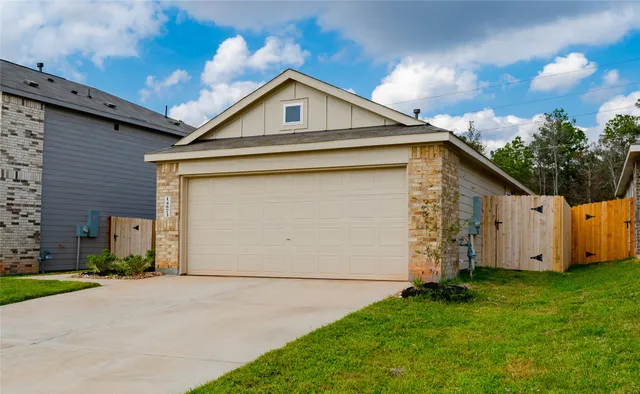 a front view of house with yard