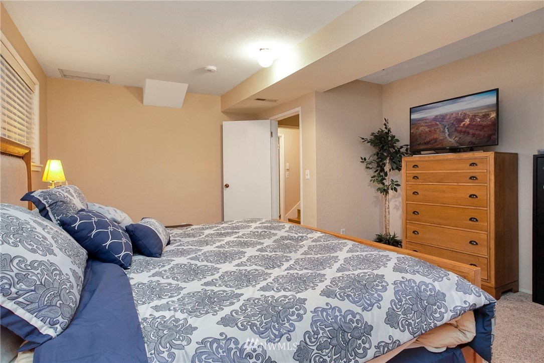 10727 126th Avenue Northeast Kirkland, WA 98033 - Photo 15 of 40 a bedroom with a bed and a dresser