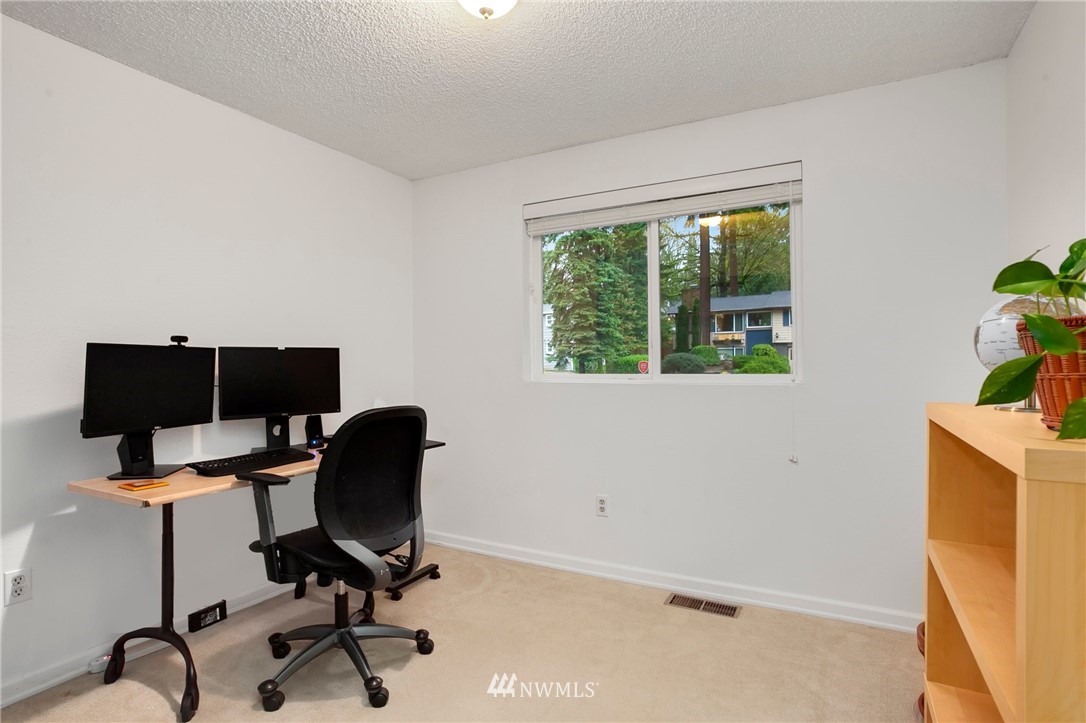 10727 126th Avenue Northeast Kirkland, WA 98033 - Photo 18 of 40 a view of workspace with windows