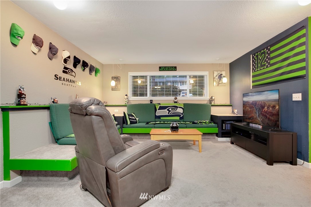 10727 126th Avenue Northeast Kirkland, WA 98033 - Photo 21 of 40 a living room with furniture and a flat screen tv