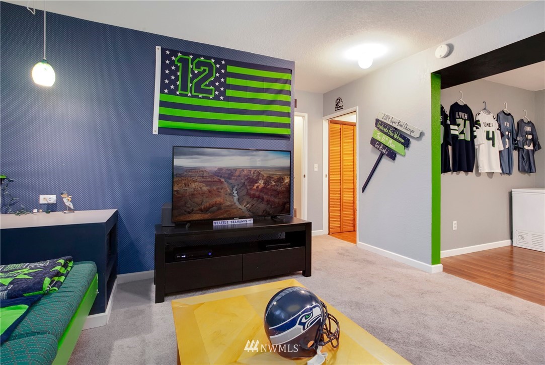 10727 126th Avenue Northeast Kirkland, WA 98033 - Photo 22 of 40 a living room with furniture and a flat screen tv