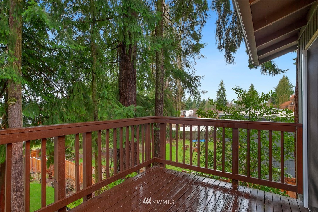 10727 126th Avenue Northeast Kirkland, WA 98033 - Photo 28 of 40 a view of a balcony with wooden floor