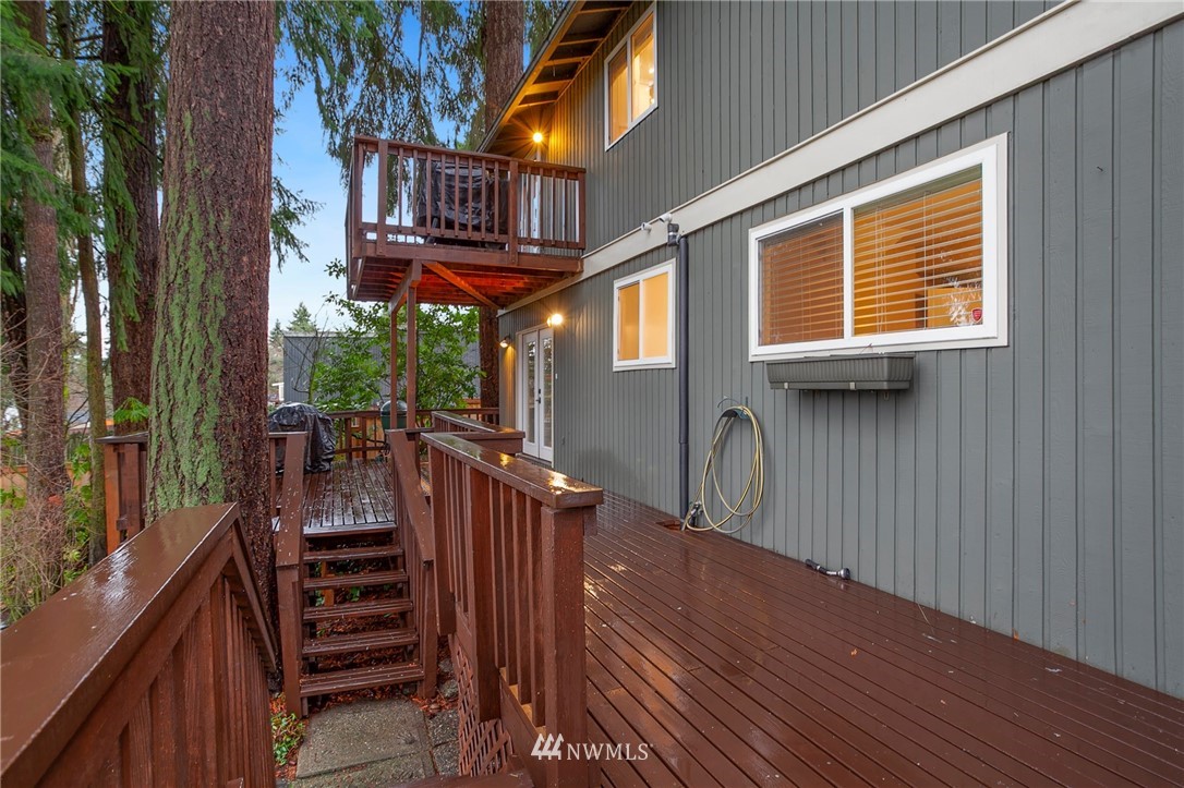 10727 126th Avenue Northeast Kirkland, WA 98033 - Photo 29 of 40 a view of outdoor space and deck