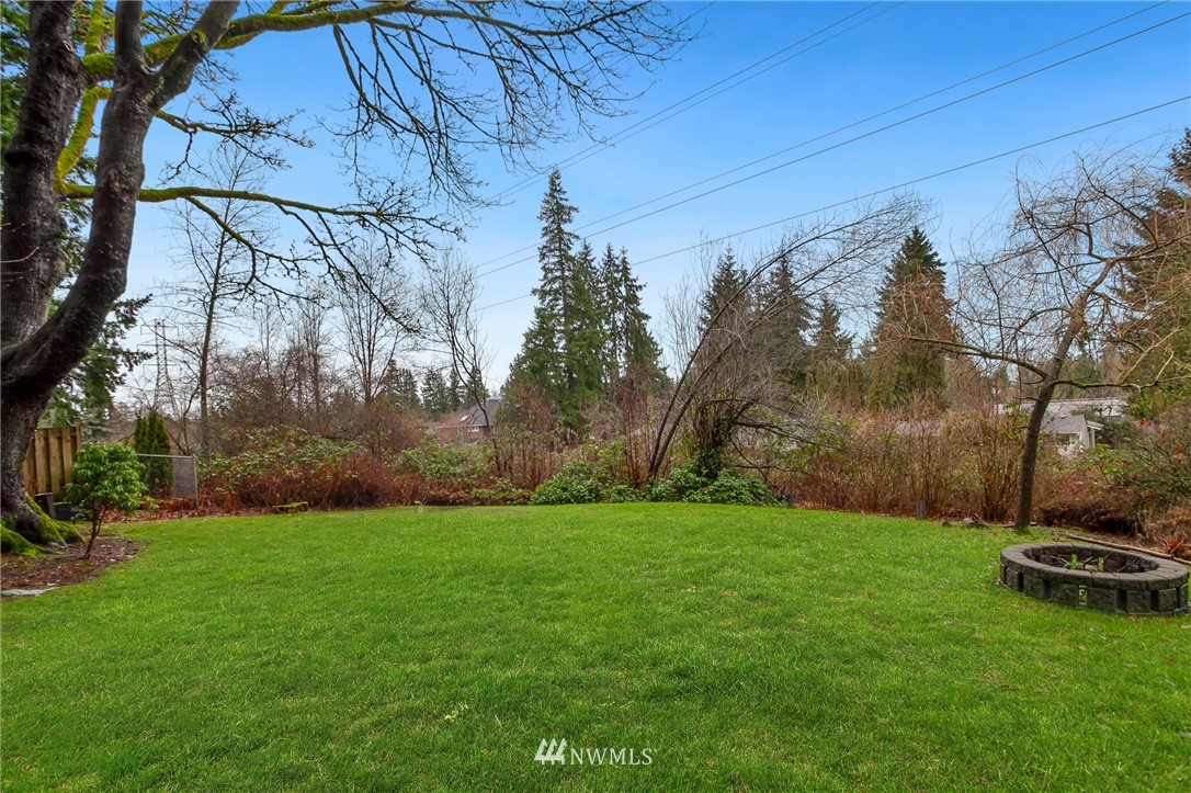 10727 126th Avenue Northeast Kirkland, WA 98033 - Photo 33 of 40 a view of a backyard with large trees