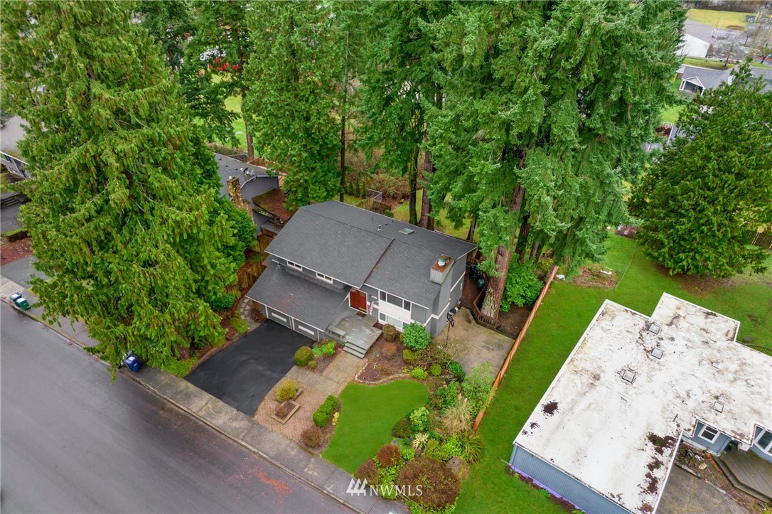 10727 126th Avenue Northeast Kirkland, WA 98033 - Photo 37 of 40 an aerial view of a house with a garden