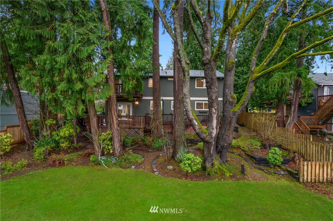 10727 126th Avenue Northeast Kirkland, WA 98033 - Photo 38 of 40 a view of outdoor space and yard