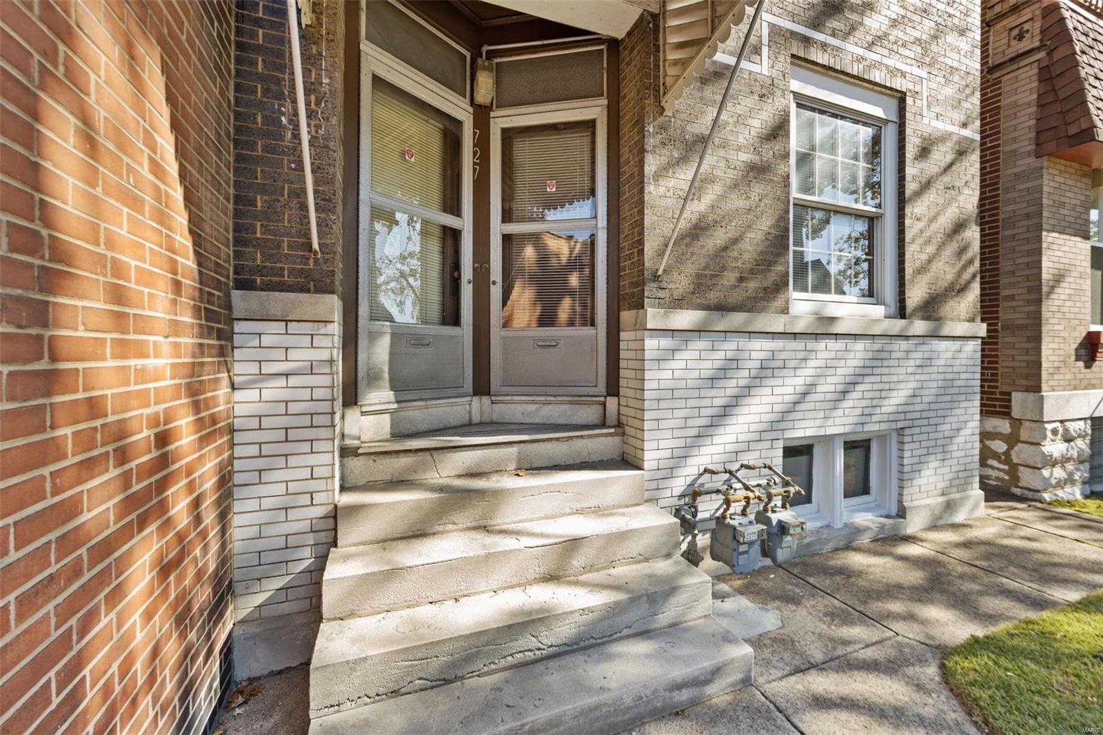 727 Bates Street St. Louis, MO 63111 - Photo 2 of 31