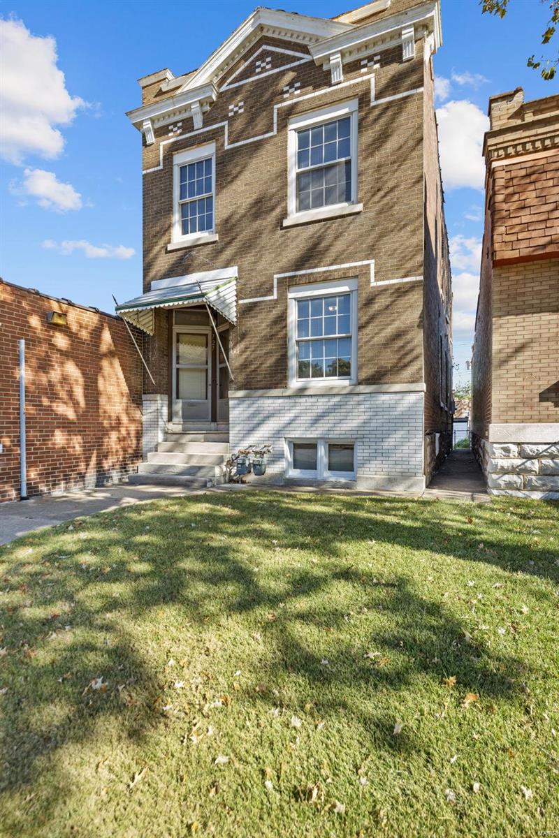 727 Bates Street St. Louis, MO 63111 - Photo 3 of 31