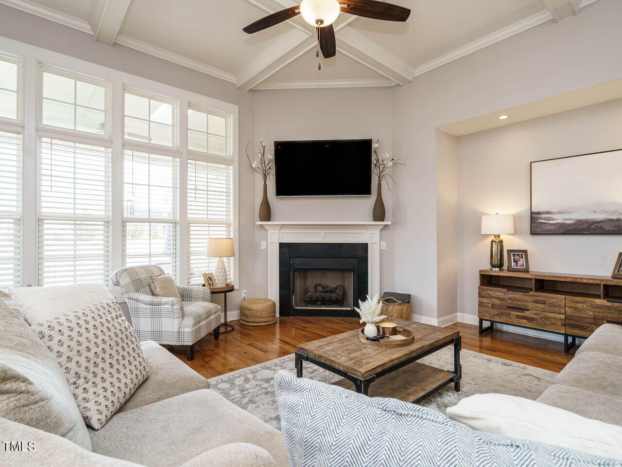 2609 Packhouse Road Zebulon, NC 27597 - Photo 8 of 39 008-1280x960-living-room