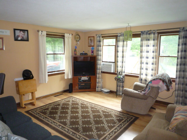 467 Dingle Road Worthington, MA 01098 - Photo 3 of 5 living room