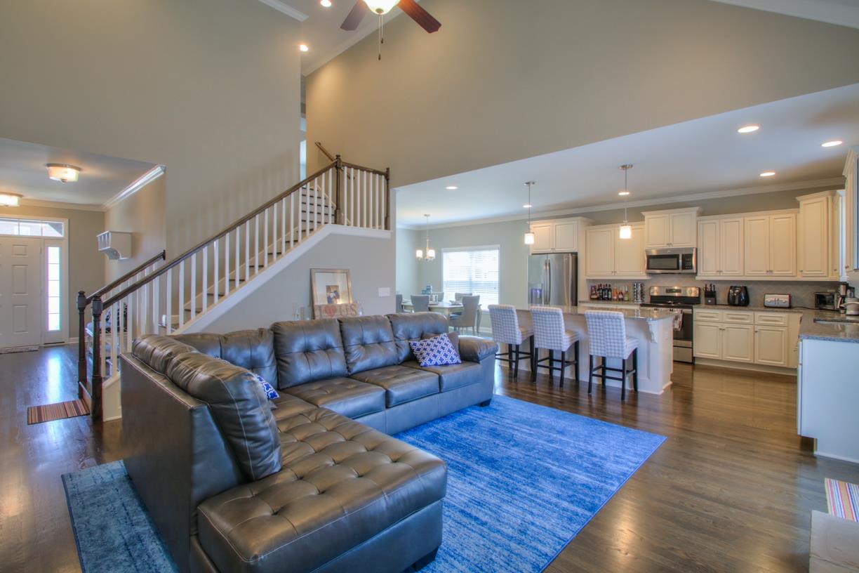 This home is great for entertaining family and friends!