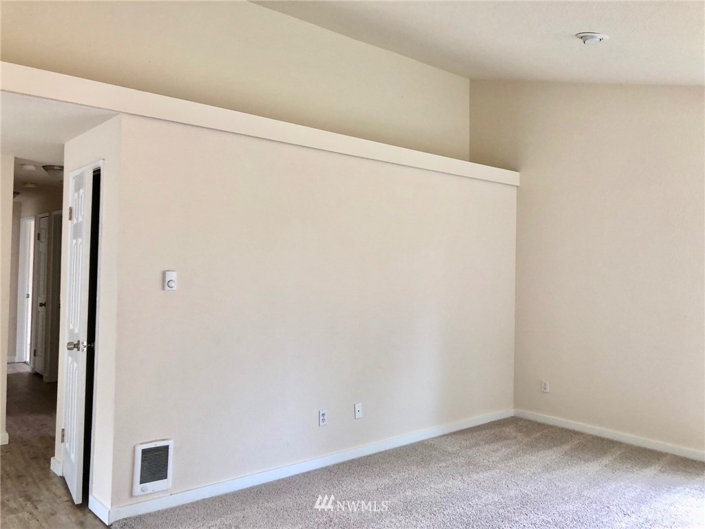1542 Diamond Road Southeast Lacey, WA 98503 - Photo 3 of 18 Gallery Image 3