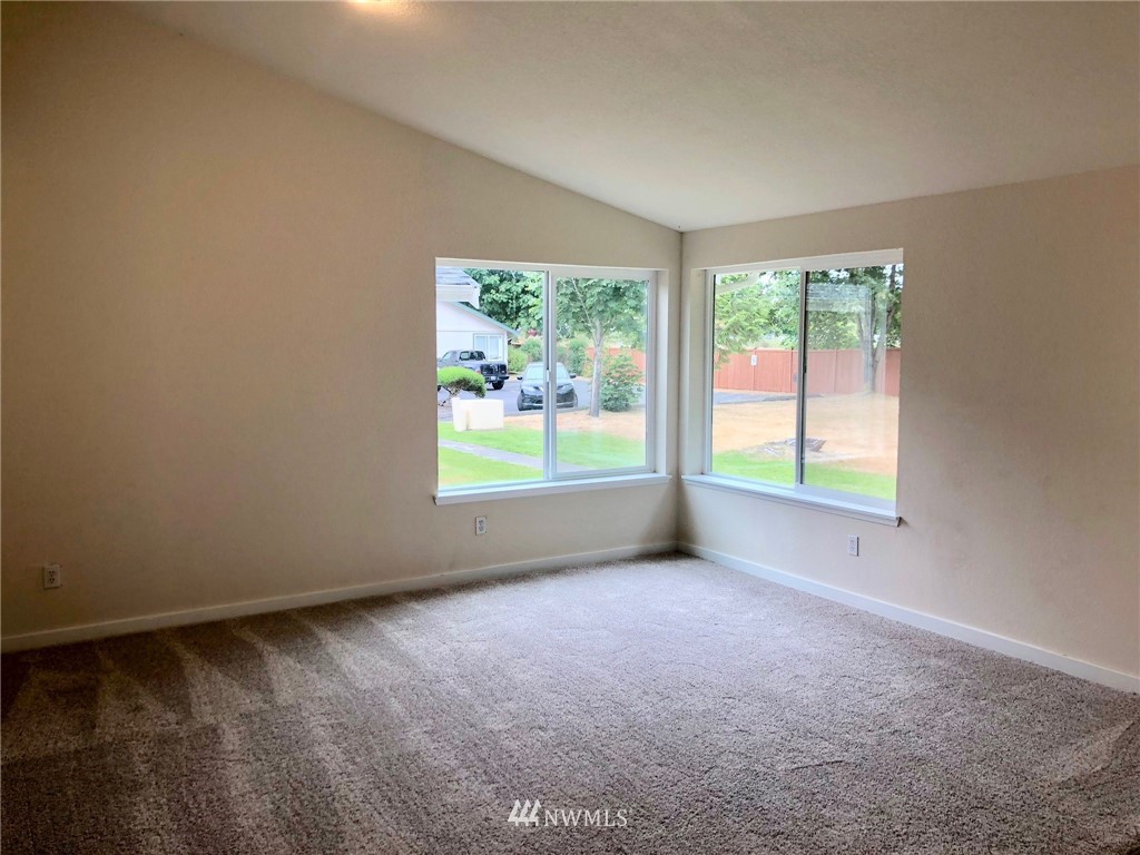 1542 Diamond Road Southeast Lacey, WA 98503 - Photo 4 of 18 Gallery Image 4