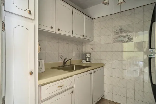 $139,000 | 2000 Northeast 51st Court, Unit 205, Fort Lauderdale, FL 33308