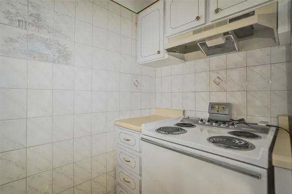 $139,000 | 2000 Northeast 51st Court, Unit 205, Fort Lauderdale, FL 33308