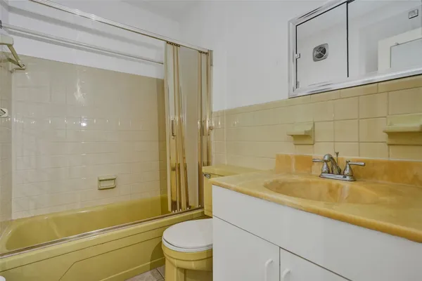 $139,000 | 2000 Northeast 51st Court, Unit 205, Fort Lauderdale, FL 33308