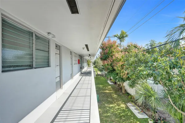 $139,000 | 2000 Northeast 51st Court, Unit 205, Fort Lauderdale, FL 33308