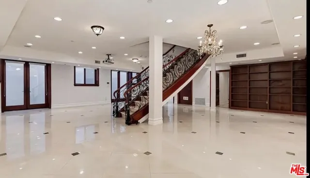 $18,000 | 332 South Almont Drive, Beverly Hills, CA 90211