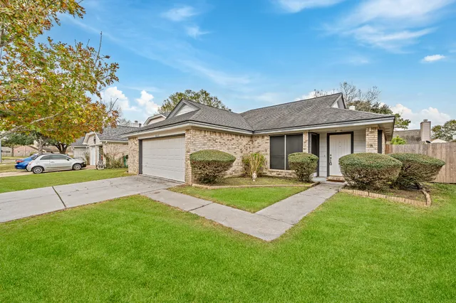 a view of a house with a backyard