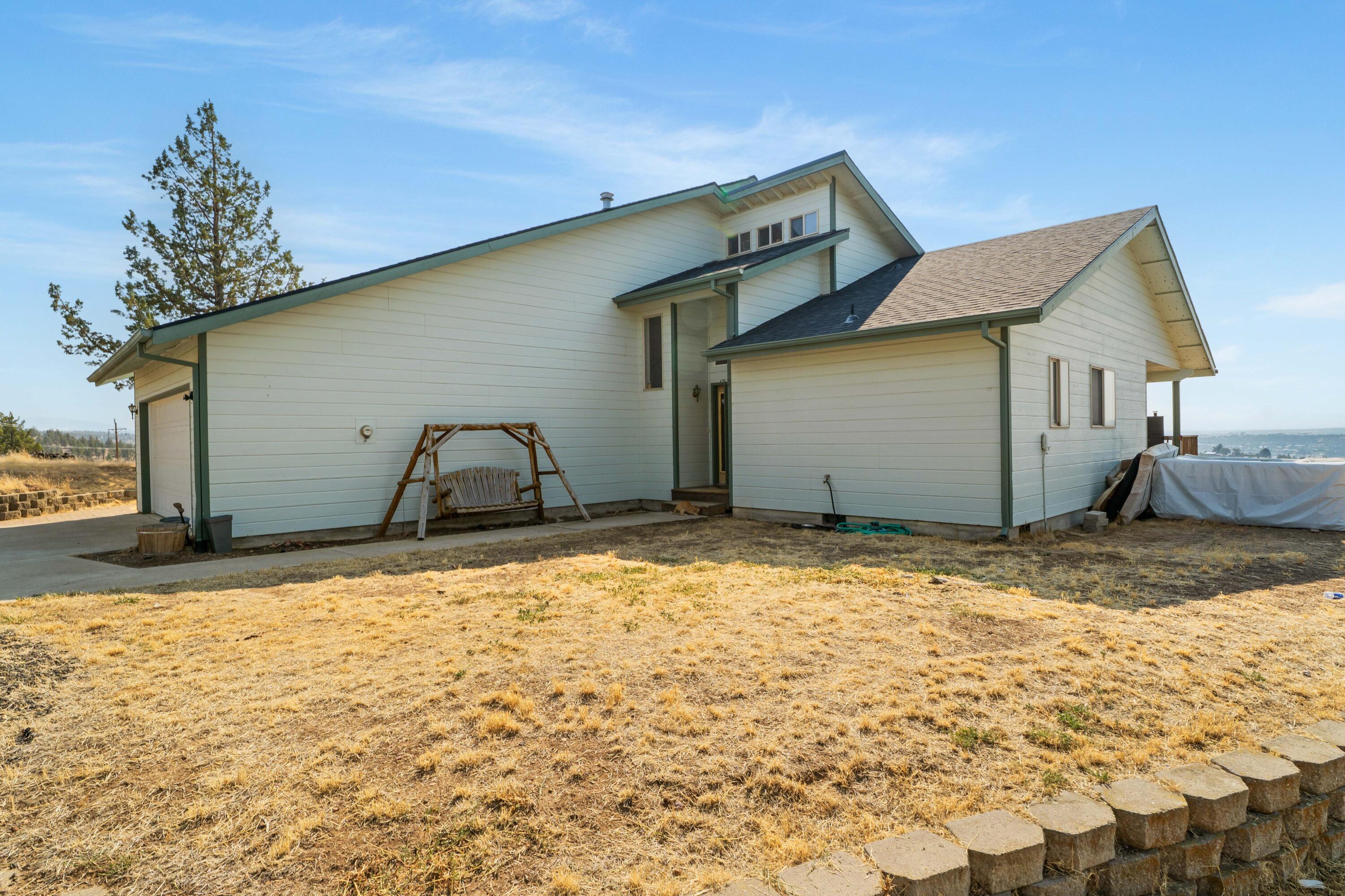 1925 Northeast Loucks Road Madras, OR 97741 - Photo 5 of 36 22-Exterior