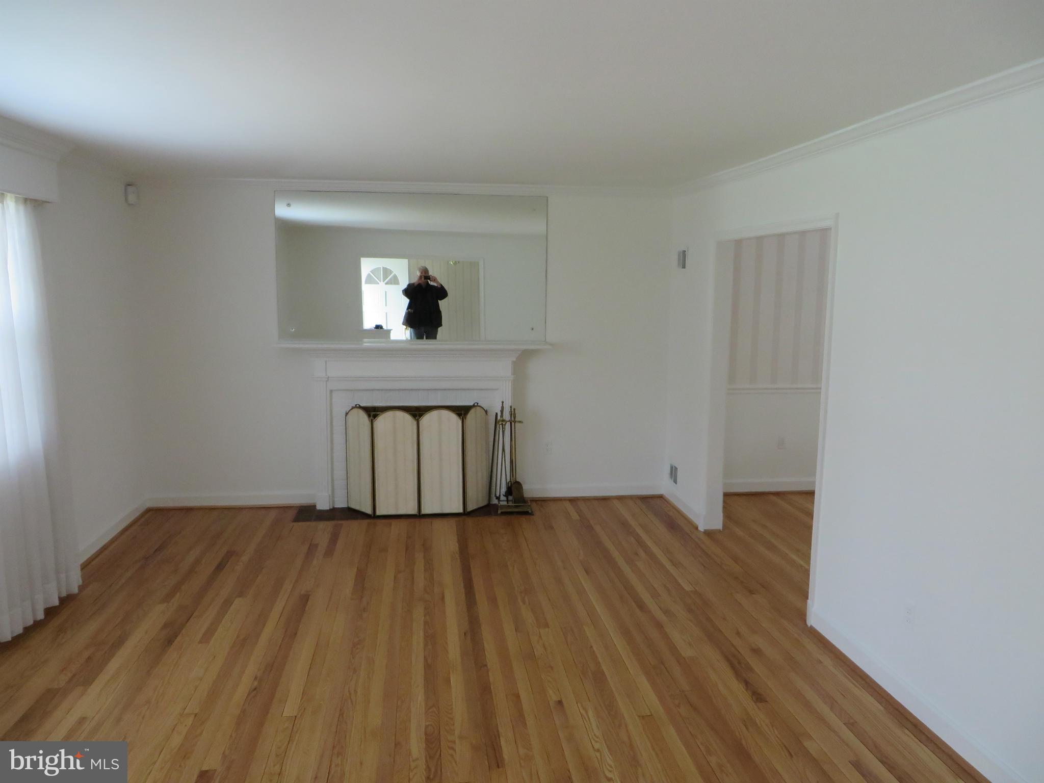 10332 Parkman Road Silver Spring, MD 20903 - Photo 3 of 27 Living Room
