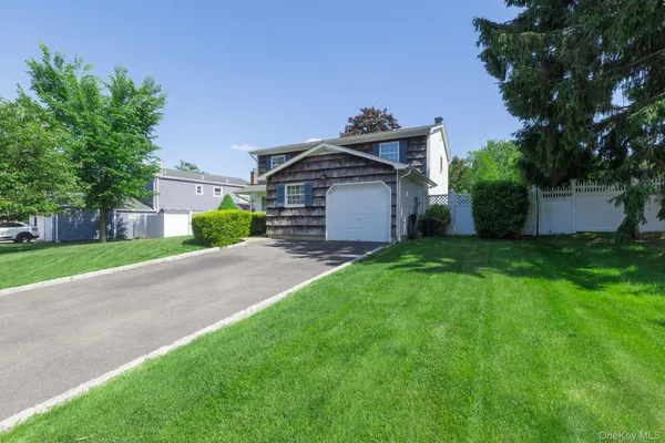 $759,000 | 29 Beaumont Lane, Lake Grove, NY 11755