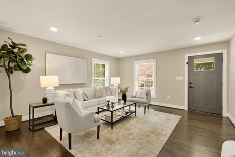 $799,900 | 4000 Roberts Road, Fairfax, VA 22032